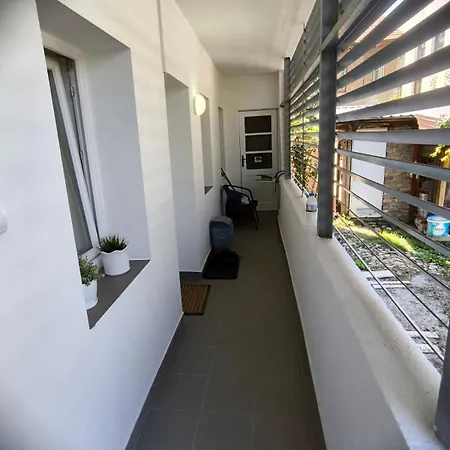 Esso Apartment *