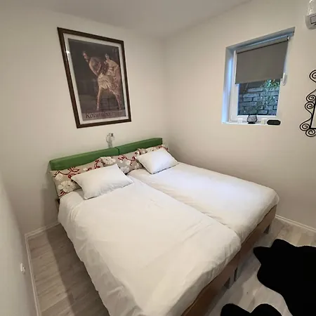 Esso Apartment *
